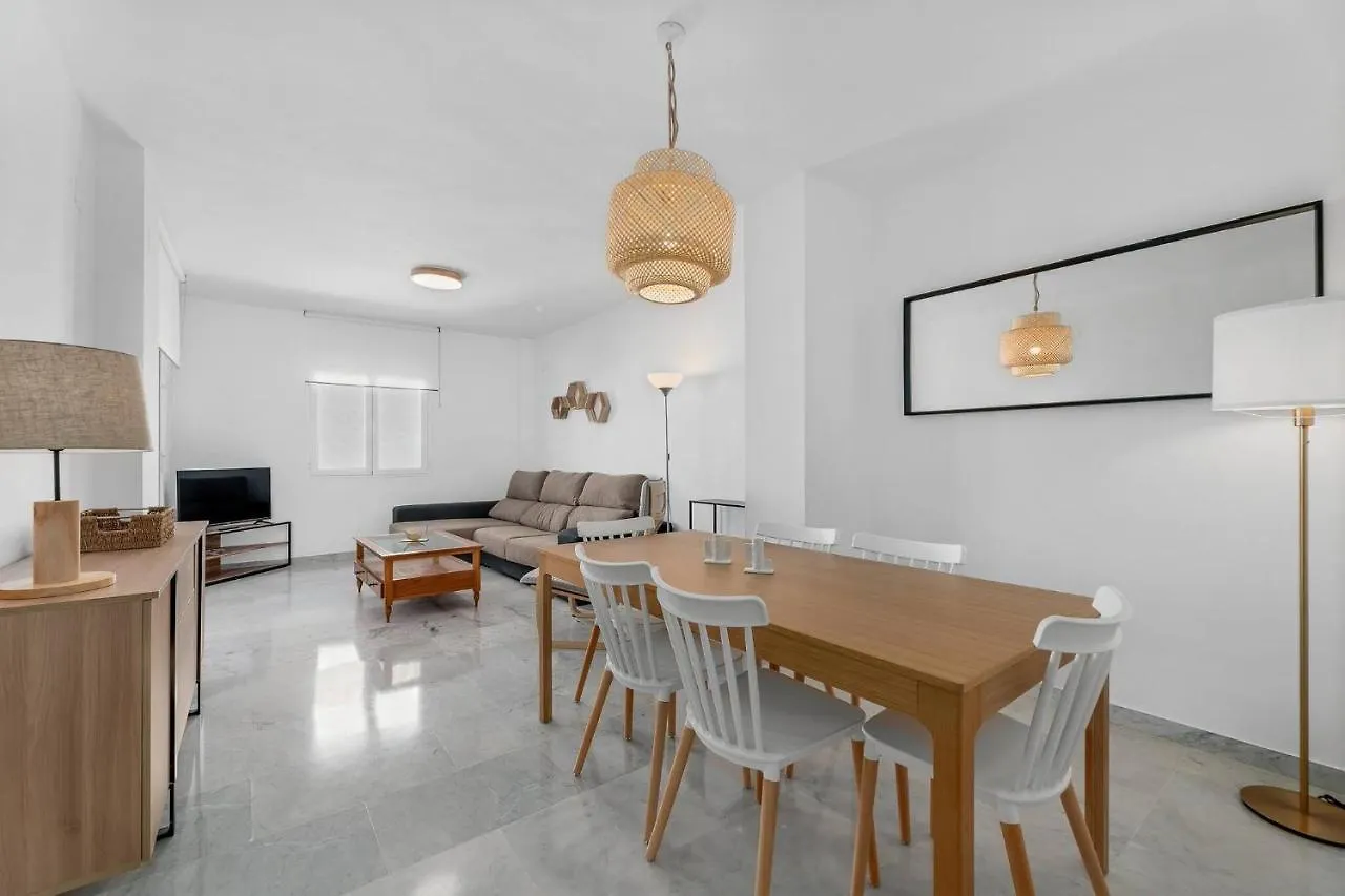 Family Beach Apartment With Pool Μαρμπέλλα